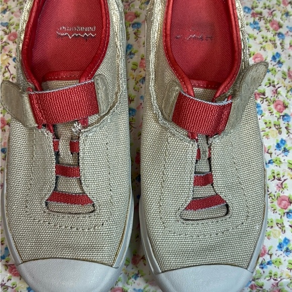 Patagonia Women’s US 4 Beige Red Slip-On Sneakers – Casual canvas shoes - Picture 2 of 10